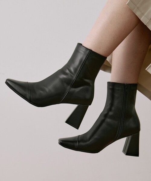 UNITED TOKYO（ユナイテッドトウキョウ）の「クッションスリムショートブーツ｜美脚見え/疲れにくい/オフィスカジュアル/通勤/オケージョン/春服（ブーツ・レディース・ブラック・1/2）」の10枚目の写真