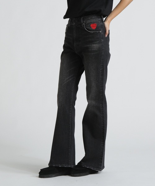 AVIREX(アヴィレックス)の「《直営店限定》DENIM FLARE PANTS/デニムフレアーパンツ(デニムパンツ・レディース・ブラック/ブルー系その他・S/M/L)」の2枚目の写真