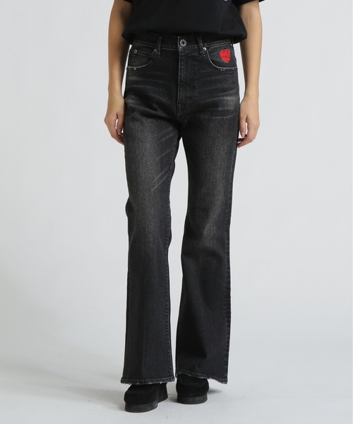 AVIREX(アヴィレックス)の「《直営店限定》DENIM FLARE PANTS/デニムフレアーパンツ(デニムパンツ・レディース・ブラック/ブルー系その他・S/M/L)」の3枚目の写真