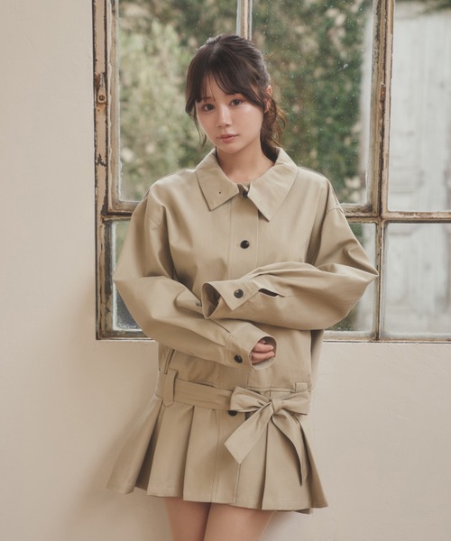 M DOLLY(エムドリー)の「soutien collar gemma pleats coat/ステンカラーリボンプリーツコート(ステンカラーコート・レディース・ネイビー/ベージュ・FREE)」の1枚目の写真