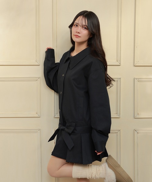 M DOLLY(エムドリー)の「soutien collar gemma pleats coat/ステンカラーリボンプリーツコート(ステンカラーコート・レディース・ネイビー/ベージュ・FREE)」の2枚目の写真
