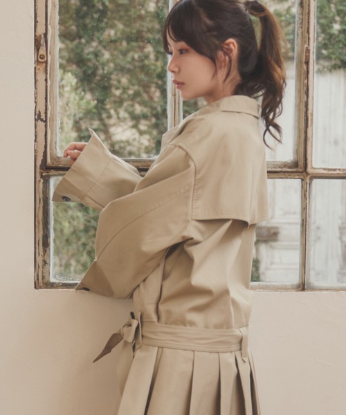 M DOLLY(エムドリー)の「soutien collar gemma pleats coat/ステンカラーリボンプリーツコート(ステンカラーコート・レディース・ネイビー/ベージュ・FREE)」の5枚目の写真