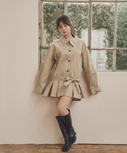 M DOLLY(エムドリー)の「soutien collar gemma pleats coat/ステンカラーリボンプリーツコート(ステンカラーコート・レディース・ネイビー/ベージュ・FREE)」の6枚目の写真