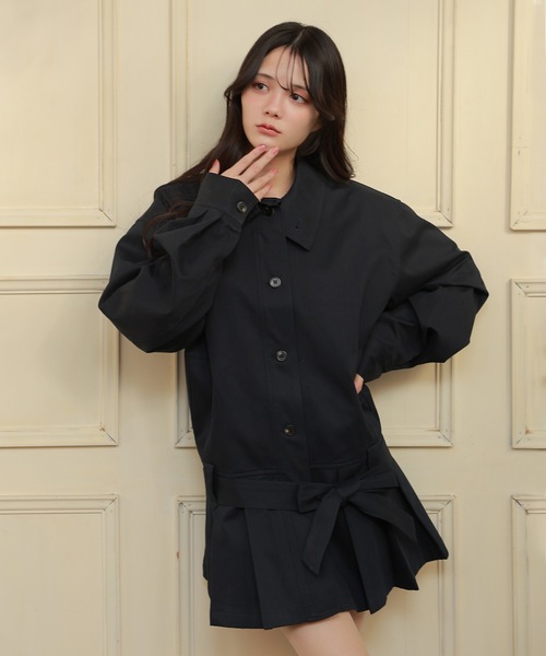 M DOLLY(エムドリー)の「soutien collar gemma pleats coat/ステンカラーリボンプリーツコート(ステンカラーコート・レディース・ネイビー/ベージュ・FREE)」の7枚目の写真