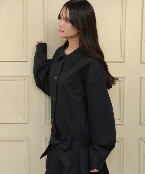 M DOLLY(エムドリー)の「soutien collar gemma pleats coat/ステンカラーリボンプリーツコート(ステンカラーコート・レディース・ネイビー/ベージュ・FREE)」の8枚目の写真
