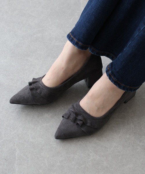 BLUEEAST（ブルーイースト）の「フリルスエードパンプス（パンプス・レディース・グレー/ブラック・MEDIUM/LARGE）」の3枚目の写真