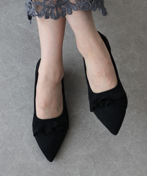 BLUEEAST（ブルーイースト）の「フリルスエードパンプス（パンプス・レディース・グレー/ブラック・MEDIUM/LARGE）」の8枚目の写真