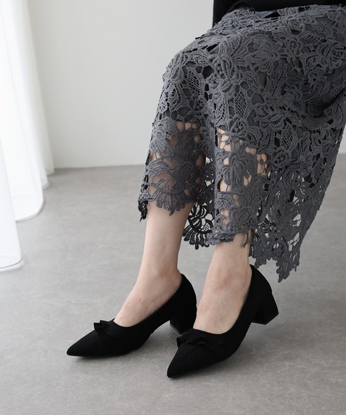 BLUEEAST（ブルーイースト）の「フリルスエードパンプス（パンプス・レディース・グレー/ブラック・MEDIUM/LARGE）」の9枚目の写真