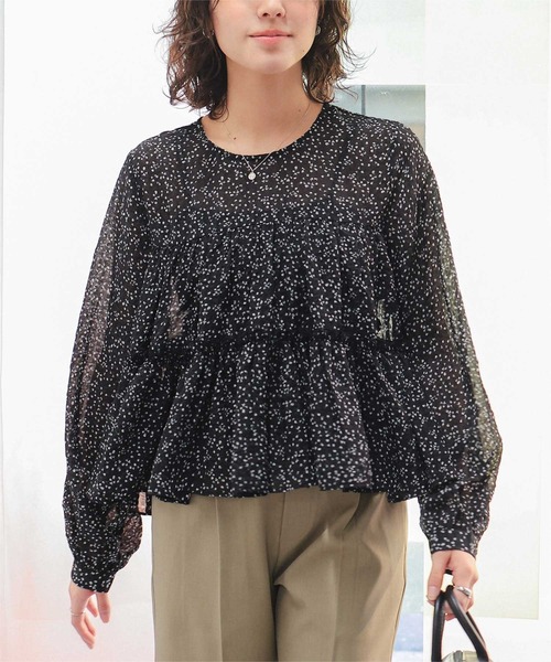 titivate(ティティベイト)の「花柄ティアードギャザーブラウス(シャツ/ブラウス・レディース・ブラック/ブルー/アイボリー・M/S/L)」の14枚目の写真