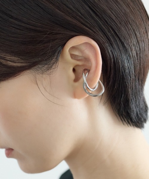 ciite' surgical stainless(シーテサージカルステンレス)の「【 金属アレルギー対応 】ニュアンスデザイン イヤーカフ サージカルステンレス(片耳用)(イヤーカフ・レディース・シルバー/ゴールド・FREE)」の1枚目の写真