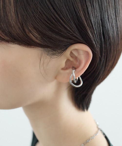 ciite' surgical stainless(シーテサージカルステンレス)の「【 金属アレルギー対応 】ニュアンスデザイン イヤーカフ サージカルステンレス(片耳用)(イヤーカフ・レディース・シルバー/ゴールド・FREE)」の3枚目の写真