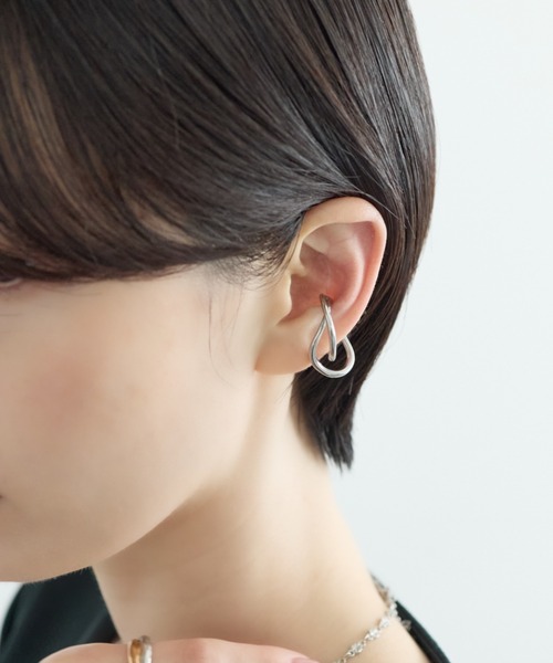 ciite' surgical stainless(シーテサージカルステンレス)の「【 金属アレルギー対応 】ニュアンスデザイン イヤーカフ サージカルステンレス(片耳用)(イヤーカフ・レディース・シルバー/ゴールド・FREE)」の6枚目の写真