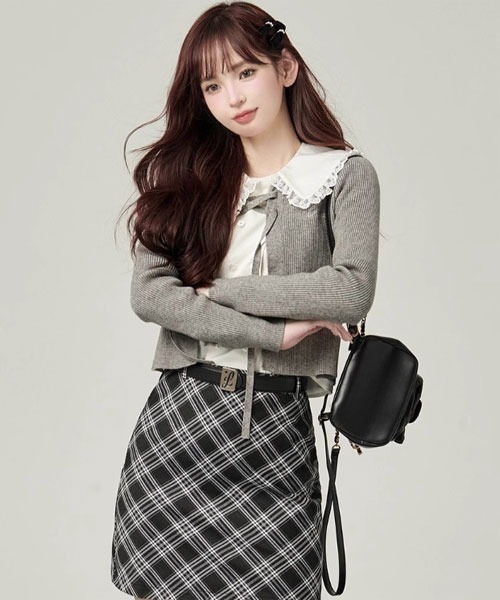 VIBGYOR Women(ヴィブジョー ウィメン)の「【Mayree】フロント 編み上げリボン リブ カーディガン(カーディガン/ボレロ・レディース・ピンク/グレー/ネイビー・MEDIUM/SMALL/LARGE)」の4枚目の写真