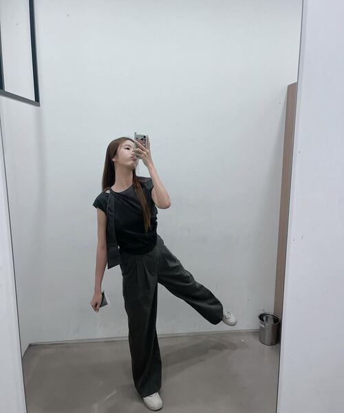 TRIP LE SENS（トリップ ル センス）の「ライトツーピンタックワイドスラックス_ピュアグレー（スラックス・レディース・その他・SMALL/MEDIUM/LARGE）」の5枚目の写真