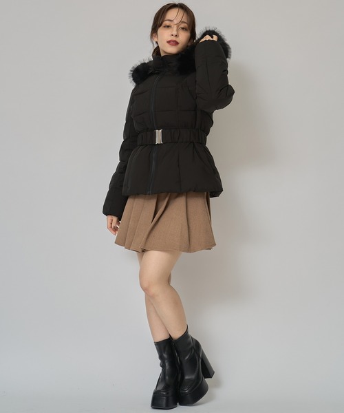 REDYAZEL（レディアゼル）の「ベルトデザインキルティングファイバーダウンジャケット（ダウンジャケット/コート・レディース・ベージュ/ホワイト/ブラウン系その他/ブラック・SMALL/MEDIUM）」の6枚目の写真