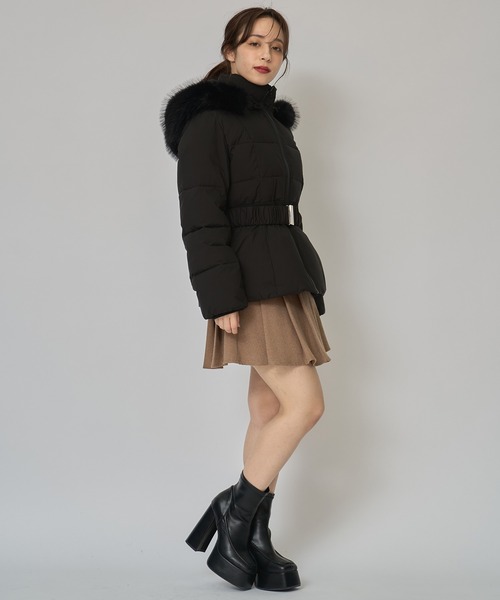 REDYAZEL（レディアゼル）の「ベルトデザインキルティングファイバーダウンジャケット（ダウンジャケット/コート・レディース・ベージュ/ホワイト/ブラウン系その他/ブラック・SMALL/MEDIUM）」の7枚目の写真