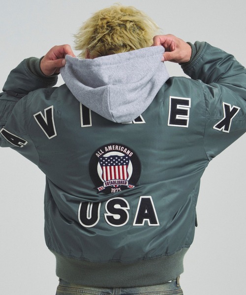 AVIREX（アヴィレックス）の「AVIREX -MA-1 SIGNATURE BIG LOGO（その他アウター・メンズ・ブラック/セージグリーン・M/L/XL）」の2枚目の写真