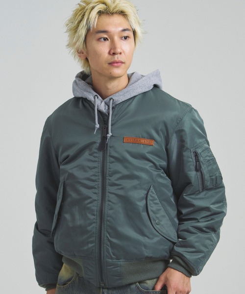 AVIREX（アヴィレックス）の「AVIREX -MA-1 SIGNATURE BIG LOGO（その他アウター・メンズ・ブラック/セージグリーン・M/L/XL）」の4枚目の写真