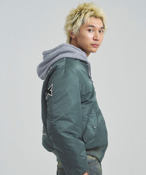 AVIREX（アヴィレックス）の「AVIREX -MA-1 SIGNATURE BIG LOGO（その他アウター・メンズ・ブラック/セージグリーン・M/L/XL）」の7枚目の写真