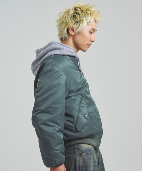 AVIREX（アヴィレックス）の「AVIREX -MA-1 SIGNATURE BIG LOGO（その他アウター・メンズ・ブラック/セージグリーン・M/L/XL）」の8枚目の写真