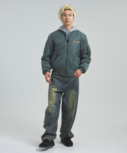 AVIREX（アヴィレックス）の「AVIREX -MA-1 SIGNATURE BIG LOGO（その他アウター・メンズ・ブラック/セージグリーン・M/L/XL）」の12枚目の写真