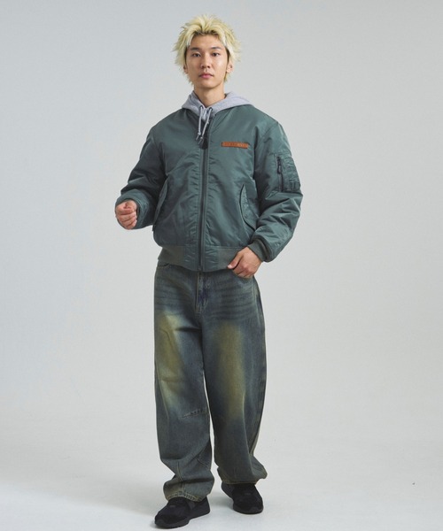 AVIREX（アヴィレックス）の「AVIREX -MA-1 SIGNATURE BIG LOGO（その他アウター・メンズ・ブラック/セージグリーン・M/L/XL）」の13枚目の写真