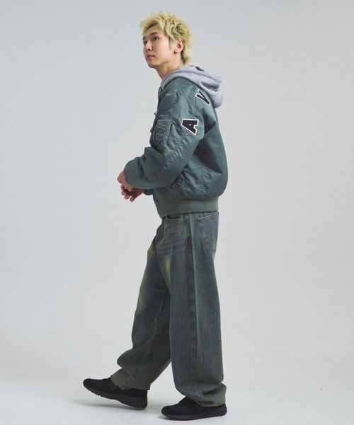 AVIREX（アヴィレックス）の「AVIREX -MA-1 SIGNATURE BIG LOGO（その他アウター・メンズ・ブラック/セージグリーン・M/L/XL）」の16枚目の写真