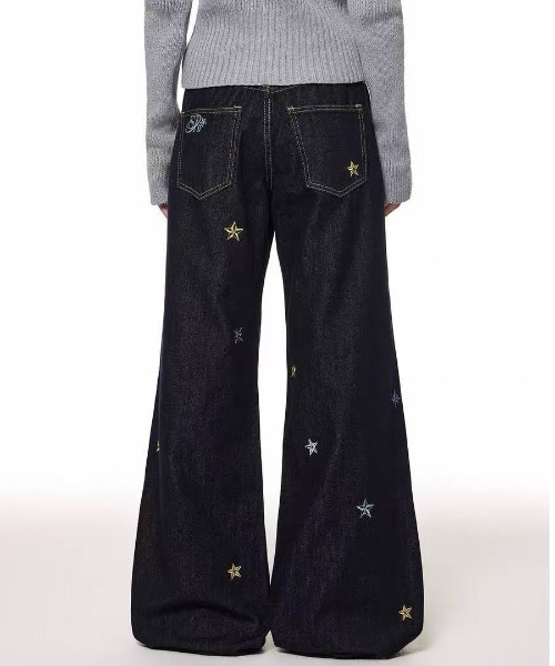 ViViDAY(ビビデー)の「星柄刺しゅうデニムワイドパンツ(デニムパンツ・レディース・ブラック・S/M/L)」の5枚目の写真