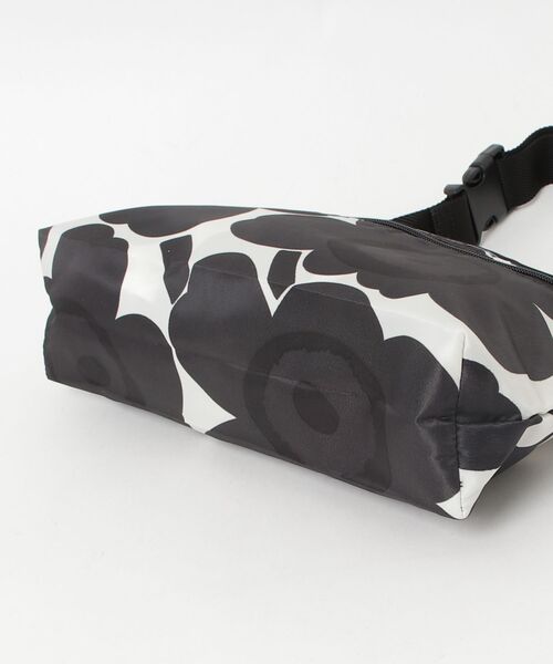marimekko（マリメッコ）の「Unikko / Neat Crossbody  S shoulder bag（ショルダーバッグ・レディース・ブラック・FREE）」の9枚目の写真