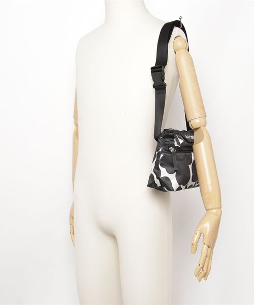 marimekko（マリメッコ）の「Unikko / Neat Crossbody  S shoulder bag（ショルダーバッグ・レディース・ブラック・FREE）」の11枚目の写真