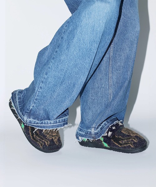 TOGA VIRILIS(トーガ ビリリース)の「【TOGA VIRILIS×SUBU】Knit slip-on TOGA×SUBU(サンダル・メンズ・ネイビー/ブラック/レッド・2/3)」の5枚目の写真