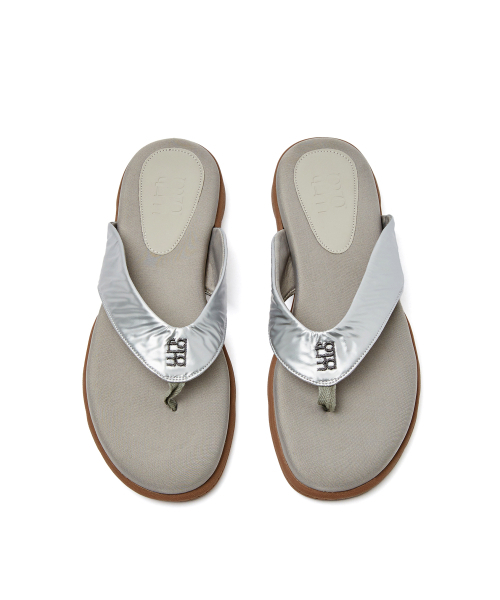 FOGGY MOODY(ポギムディ)の「Summer 0024. Rubber Sole Flip-flop - 4colors(サンダル・レディース・シルバー/ブラック/ライトブルー/ブラウン・22.5cm/23cm/23.5cm/24cm/24.5cm/25cm)」の16枚目の写真