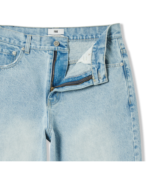 FRAGE（フラゲ）の「ライトブルー ワイドストレート ディストロイド デニムパンツ（デニムパンツ・メンズ・その他・SMALL/MEDIUM/LARGE）」の4枚目の写真