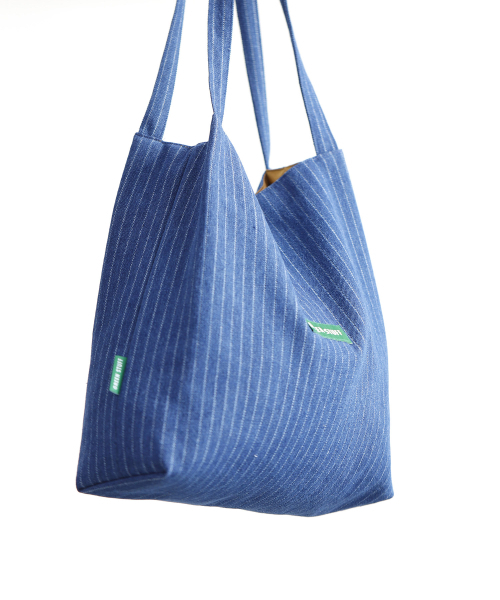 GREEN STUFF(グリーンスタッフ)の「boxy bag 53 - denim deep blue(エコバッグ/サブバッグ・レディース・その他・FREE)」の3枚目の写真