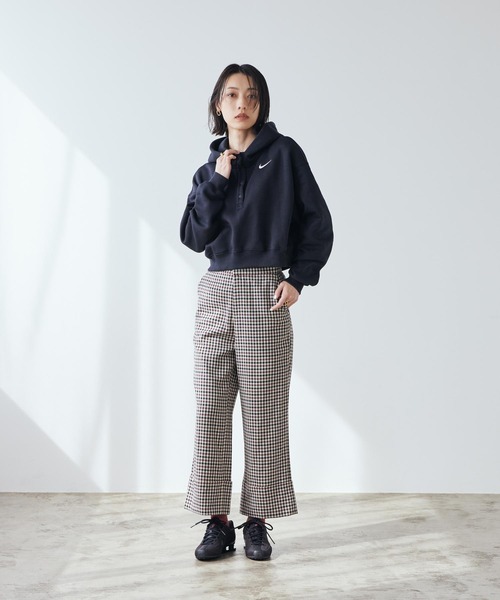 NIKE(ナイキ)の「ナイキ フェニックス フリース ウィメンズ オーバーサイズド クロップド パーカー / Nike Phoenix Fleece Women's Oversized Cropped Hoodie IF0259-010 Black(パーカー・レディース・ブラック・XS/S/M/L/XL)」の11枚目の写真