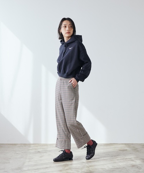 NIKE(ナイキ)の「ナイキ フェニックス フリース ウィメンズ オーバーサイズド クロップド パーカー / Nike Phoenix Fleece Women's Oversized Cropped Hoodie IF0259-010 Black(パーカー・レディース・ブラック・XS/S/M/L/XL)」の10枚目の写真