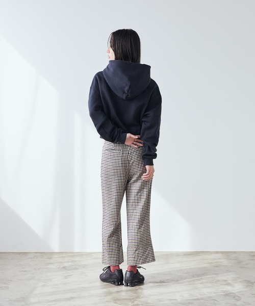 NIKE(ナイキ)の「ナイキ フェニックス フリース ウィメンズ オーバーサイズド クロップド パーカー / Nike Phoenix Fleece Women's Oversized Cropped Hoodie IF0259-010 Black(パーカー・レディース・ブラック・XS/S/M/L/XL)」の9枚目の写真