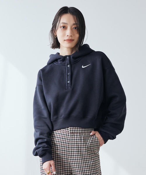 NIKE（ナイキ）の「ナイキ フェニックス フリース ウィメンズ オーバーサイズド クロップド パーカー / Nike Phoenix Fleece Women's Oversized Cropped Hoodie IF0259-010 Black（パーカー・レディース・ブラック・XS/S/M/L/XL）」の8枚目の写真