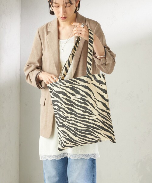 Uhr（ウーア）の「Uhr: アニマル トート バッグ（トートバッグ・レディース・オフホワイト/ブラウン・ONE SIZE）」の11枚目の写真