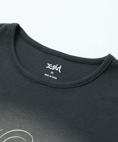 X-girl（エックスガール）の「SPRAY AND CURSIVE SCRIPT LOGO S/S BABY TEE（Tシャツ/カットソー・レディース・ホワイト/ピンク/チャコール・S/M）」の11枚目の写真