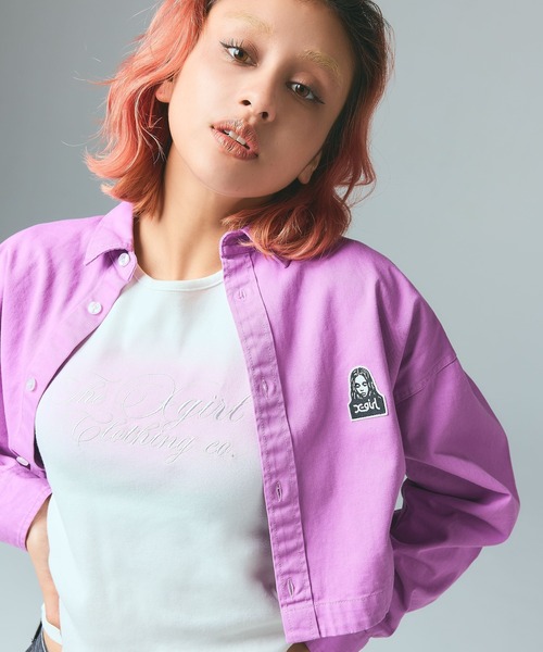 X-girl（エックスガール）の「SPRAY AND CURSIVE SCRIPT LOGO S/S BABY TEE（Tシャツ/カットソー・レディース・ホワイト/ピンク/チャコール・S/M）」の4枚目の写真