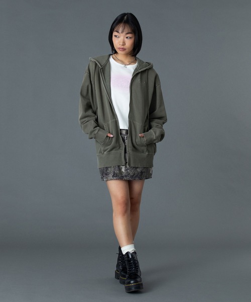 X-girl（エックスガール）の「SPRAY AND CURSIVE SCRIPT LOGO S/S BABY TEE（Tシャツ/カットソー・レディース・ホワイト/ピンク/チャコール・S/M）」の15枚目の写真