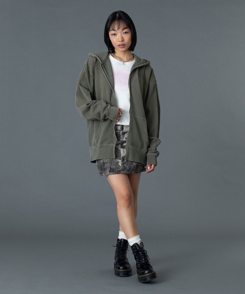 X-girl（エックスガール）の「SPRAY AND CURSIVE SCRIPT LOGO S/S BABY TEE（Tシャツ/カットソー・レディース・ホワイト/ピンク/チャコール・S/M）」の17枚目の写真