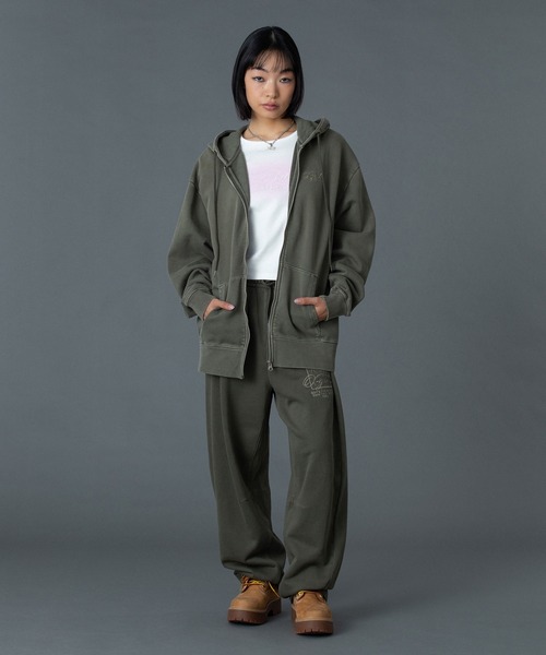 X-girl（エックスガール）の「SPRAY AND CURSIVE SCRIPT LOGO S/S BABY TEE（Tシャツ/カットソー・レディース・ホワイト/ピンク/チャコール・S/M）」の19枚目の写真