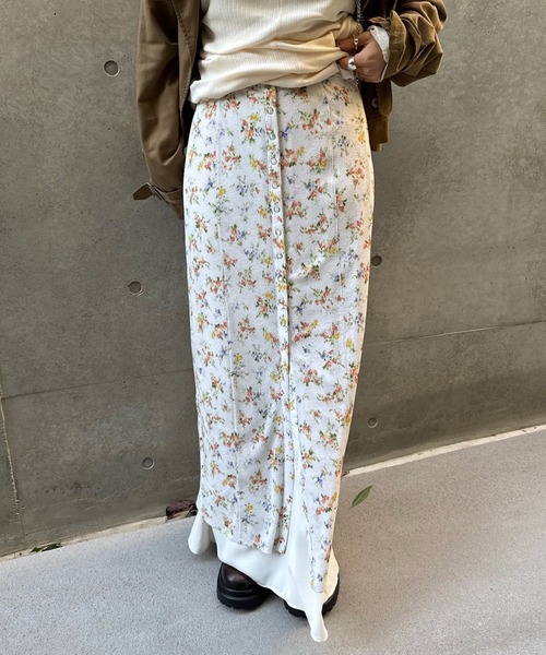 Ameri（アメリ）の「STRAIGHT SKIRT WITH SHEER RIB WAISTCLOTH（スカート・レディース・アイボリー/ブラック・SMALL/MEDIUM）」の7枚目の写真