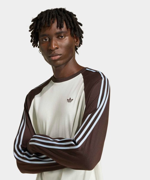 adidas（アディダス）の「ブリットコア カリ 長袖Tシャツ / ロンT / アディダスオリジナルス adidas Originals（Tシャツ/カットソー・メンズ・ブルー/ホワイト・X-SMALL/XX-LARGE/3XL/LARGE/MEDIUM/SMALL/X-LARGE）」の4枚目の写真