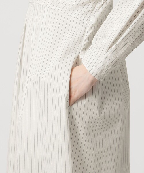 UNITED ARROWS（ユナイテッドアローズ）の「MANTECO POP タック ワンピース（ワンピース・レディース・オフホワイト/ダークグレー・38/36）」の22枚目の写真