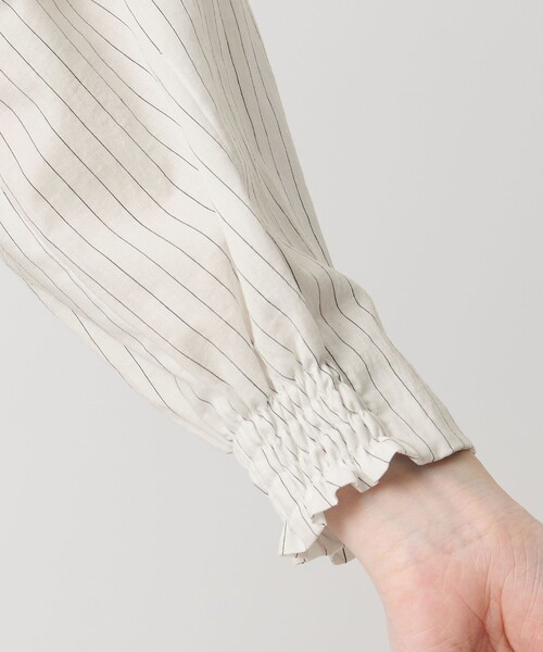 UNITED ARROWS（ユナイテッドアローズ）の「MANTECO POP タック ワンピース（ワンピース・レディース・オフホワイト/ダークグレー・38/36）」の4枚目の写真