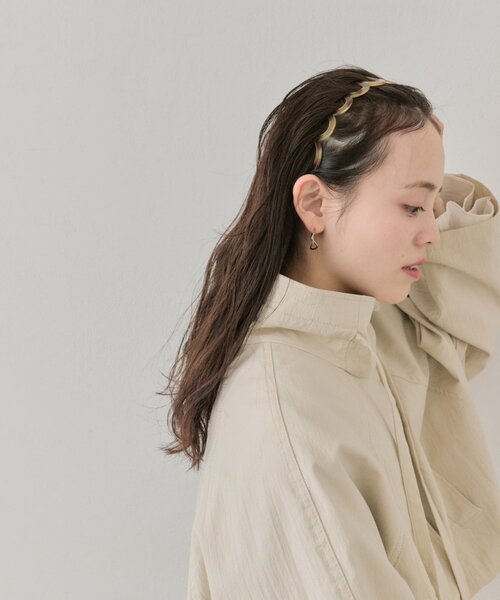 mystic(ミスティック)の「マーブルウェーブカチューシャ(ブローチ/コサージュ・レディース・ベージュ/ブラウン・ONE SIZE)」の15枚目の写真