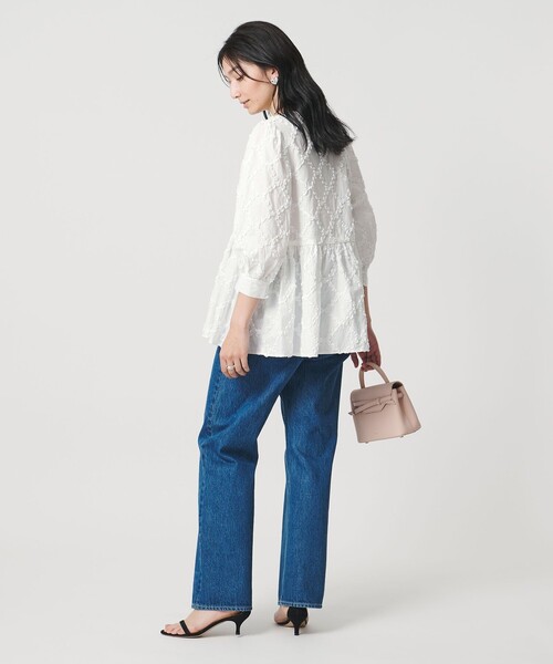 UNITED ARROWS（ユナイテッドアローズ）の「エンブロイダリー フリル トップス（シャツ/ブラウス・レディース・ブラック/ホワイト/ベージュ・FREE）」の11枚目の写真